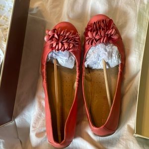 Naturalized size 8 1/2 Uma coral flats, NIB